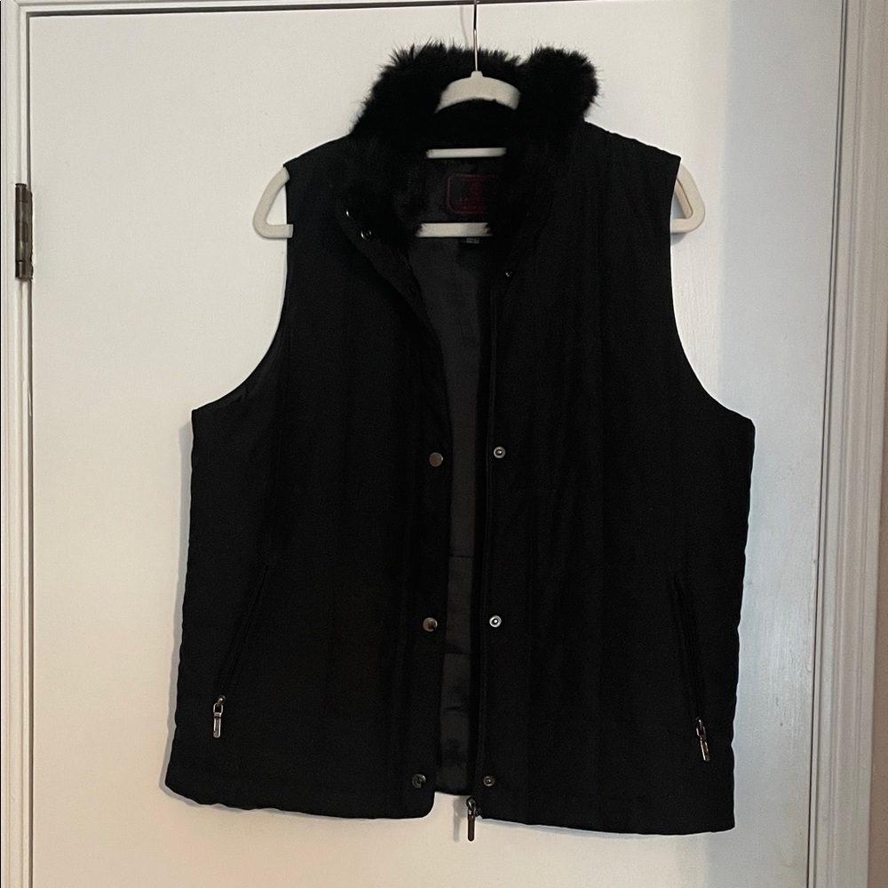 Elegant Ralph Lauren faux fur collar Puffer Vest.